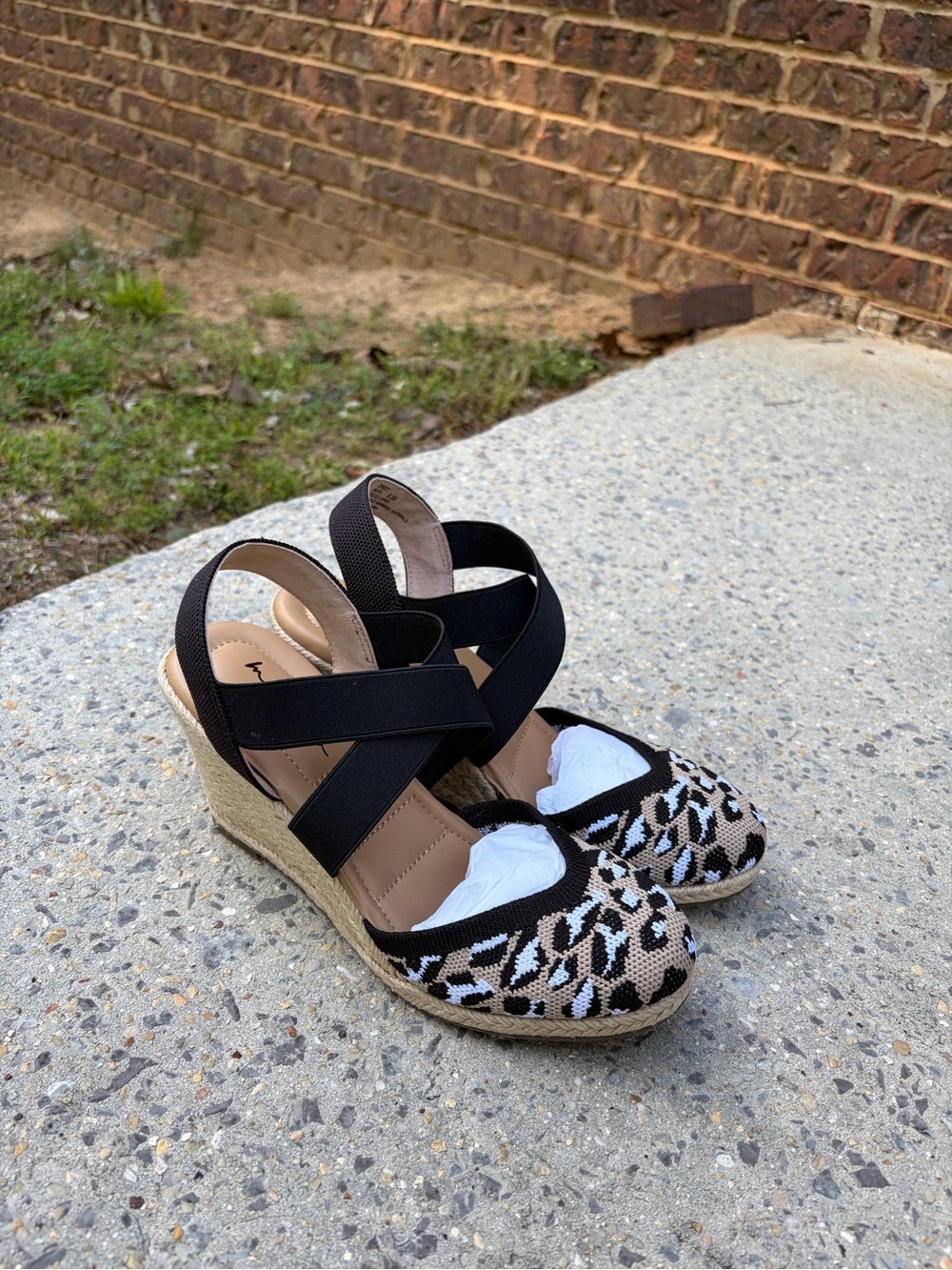 me too Black and Beige Leopard-Pattern Wedge Espadrilles